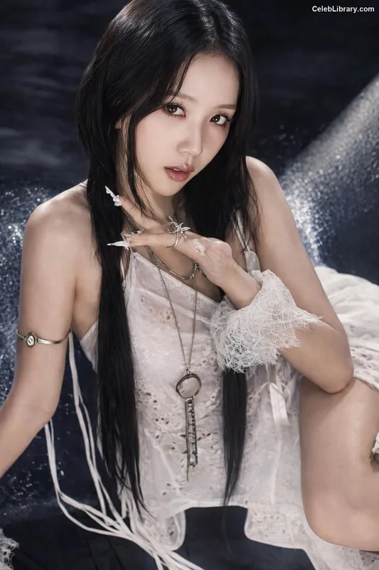 Jisoo  - BLΛƆKPIИK ( BLACKPINK ) photo 4 of 2451