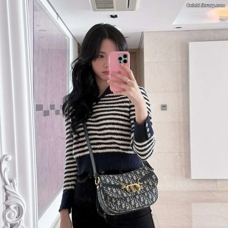 Jisoo  - BLΛƆKPIИK ( BLACKPINK ) photo 21 of 2451