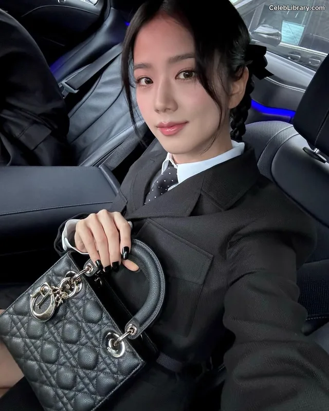 Jisoo  - BLΛƆKPIИK ( BLACKPINK ) photo 3 of 2451