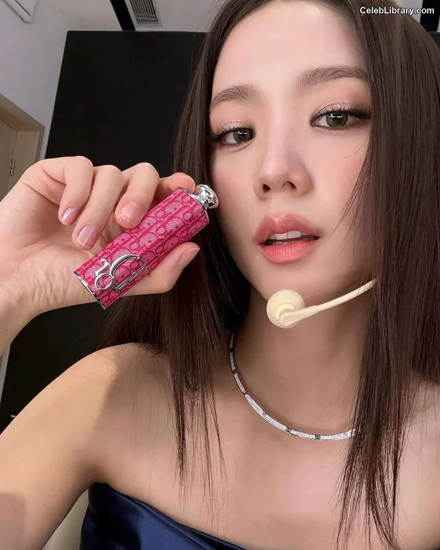 Jisoo  - BLΛƆKPIИK ( BLACKPINK ) photo 9 of 2451