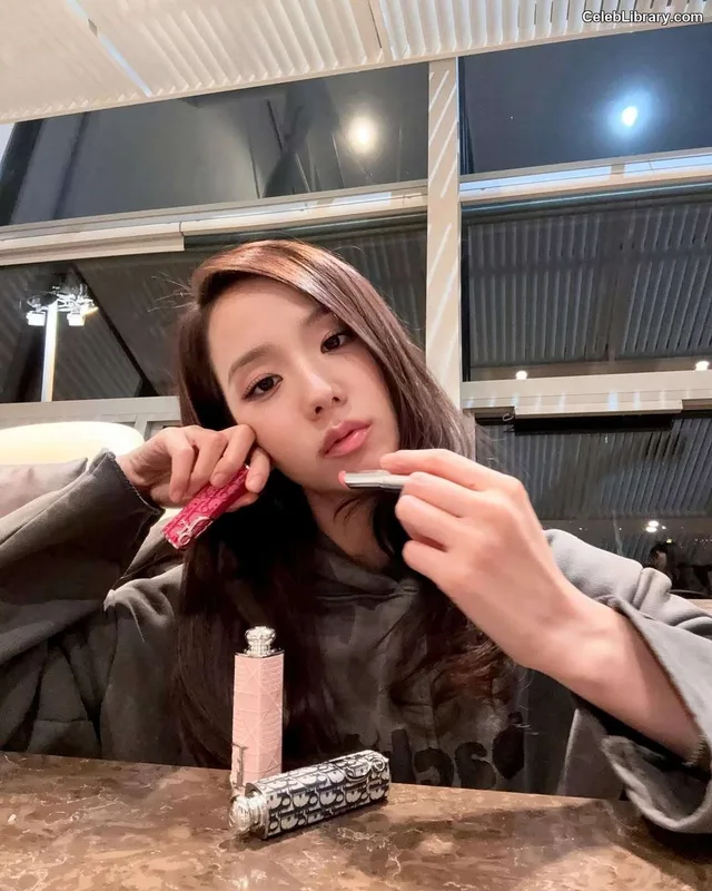 Jisoo  - BLΛƆKPIИK ( BLACKPINK ) photo 10 of 2451