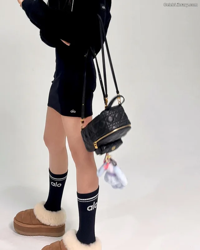Jisoo - BLΛƆKPIИK ( BLACKPINK ) photo 12 of 2451