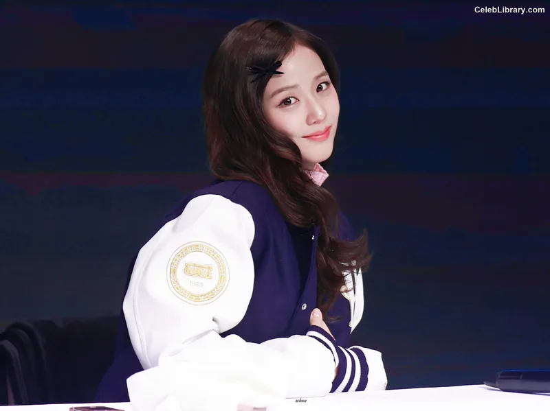 Jisoo - BLΛƆKPIИK ( BLACKPINK ) photo 17 of 2451