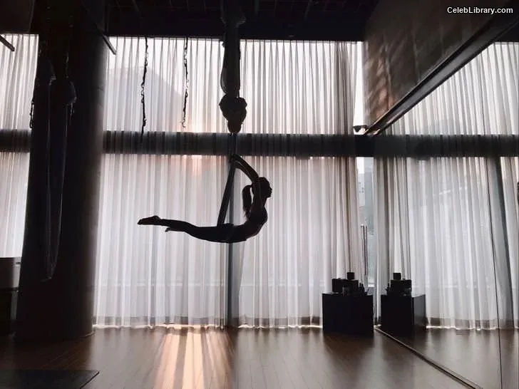 Jisoo - BLΛƆKPIИK ( BLACKPINK ) photo 1 of 2451