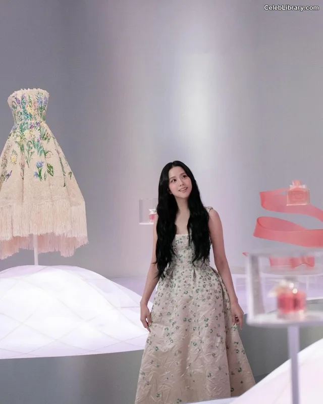 Jisoo - BLΛƆKPIИK ( BLACKPINK ) photo 5 of 2451