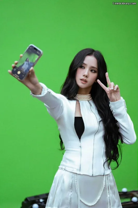Jisoo - BLΛƆKPIИK ( BLACKPINK ) photo 24 of 2451