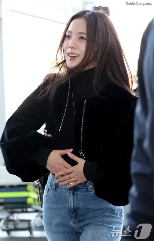 Jisoo - BLΛƆKPIИK ( BLACKPINK ) photo 7 of 2451