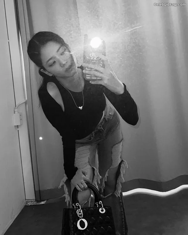 Jisoo - BLΛƆKPIИK ( BLACKPINK ) photo 9 of 2451