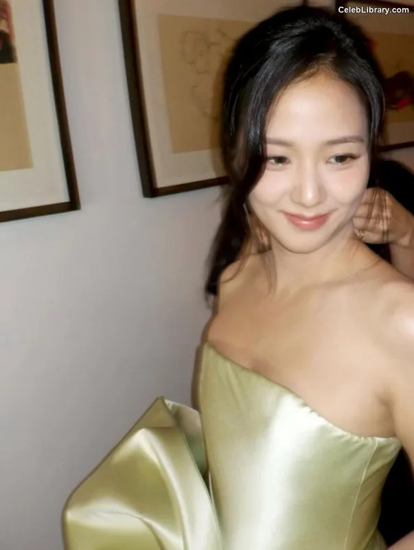 Jisoo  - BLΛƆKPIИK ( BLACKPINK ) photo 13 of 2451