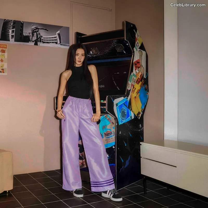 Jisoo  - BLΛƆKPIИK ( BLACKPINK ) photo 4 of 2451