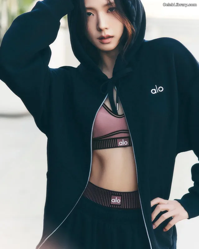 Jisoo  - BLΛƆKPIИK ( BLACKPINK ) photo 13 of 2451