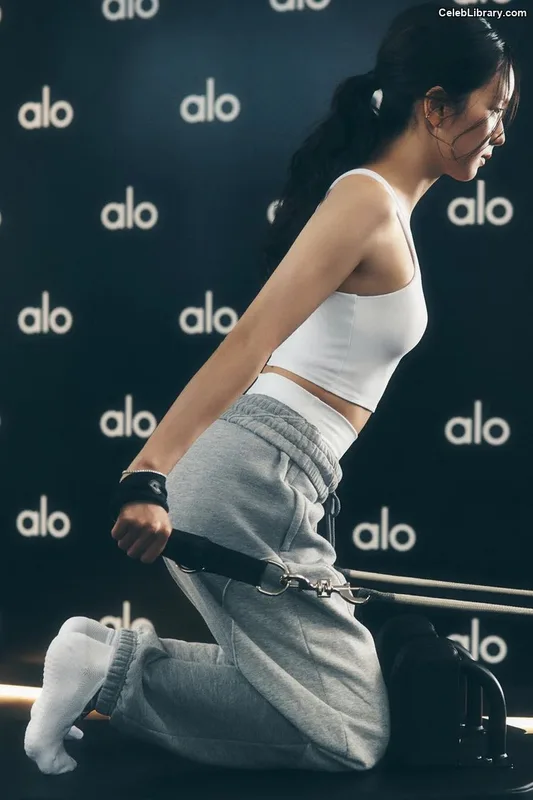 Jisoo  - BLΛƆKPIИK ( BLACKPINK ) photo 2 of 2451