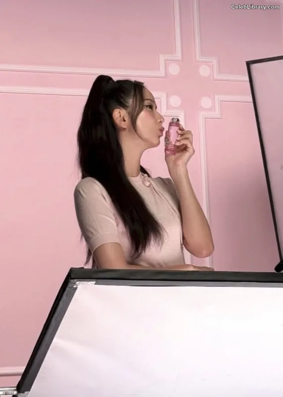 Jisoo  - BLΛƆKPIИK ( BLACKPINK ) photo 17 of 2451