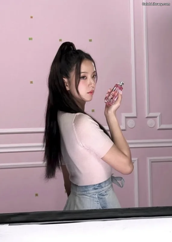 Jisoo  - BLΛƆKPIИK ( BLACKPINK ) photo 18 of 2451