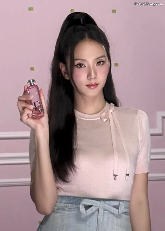 Jisoo  - BLΛƆKPIИK ( BLACKPINK ) photo 19 of 2451