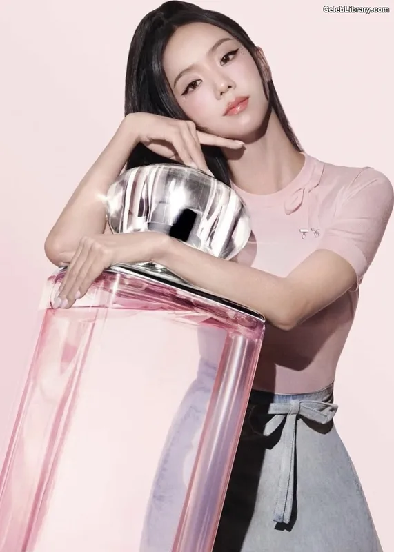Jisoo  - BLΛƆKPIИK ( BLACKPINK ) photo 20 of 2451