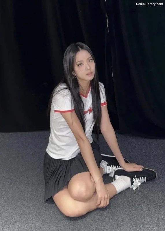 Jisoo - BLΛƆKPIИK ( BLACKPINK ) photo 5 of 2451