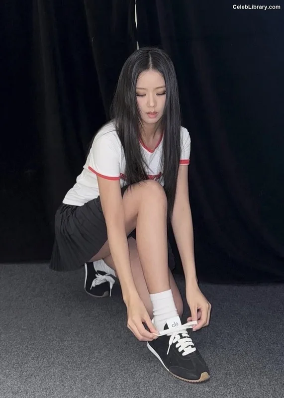 Jisoo - BLΛƆKPIИK ( BLACKPINK ) photo 6 of 2451