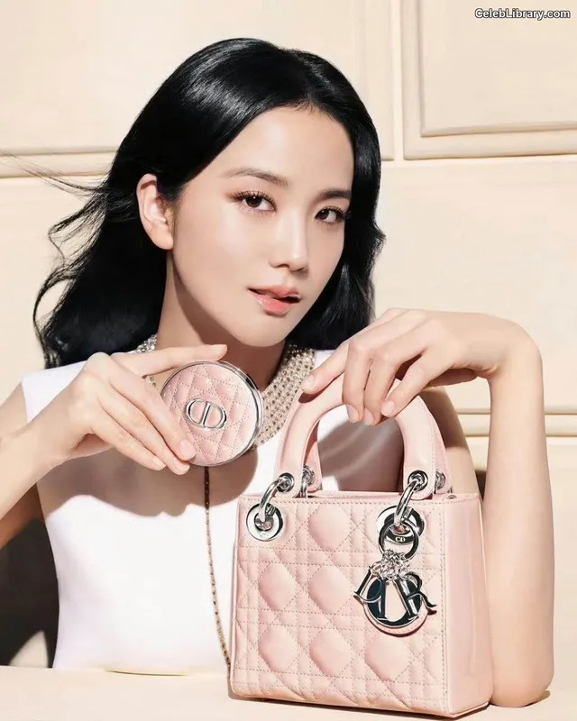 Jisoo - BLΛƆKPIИK ( BLACKPINK ) photo 8 of 2451