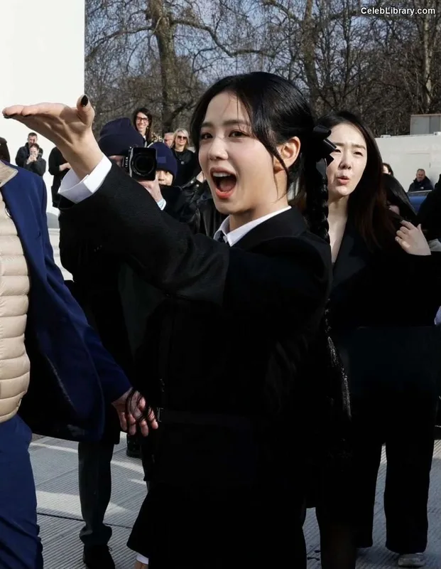 Jisoo - BLΛƆKPIИK ( BLACKPINK ) photo 2 of 2451