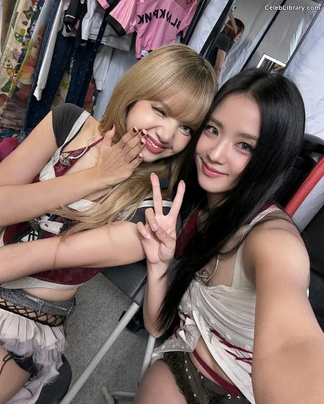 Jisoo - BLΛƆKPIИK ( BLACKPINK ) photo 9 of 2451