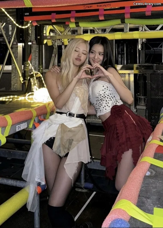 Jisoo - BLΛƆKPIИK ( BLACKPINK ) photo 10 of 2451