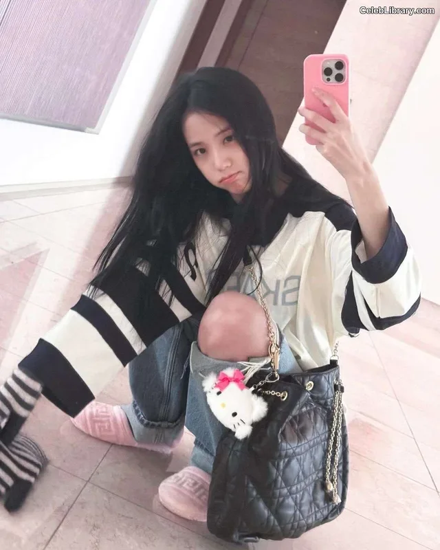 Jisoo - BLΛƆKPIИK ( BLACKPINK ) photo 12 of 2451