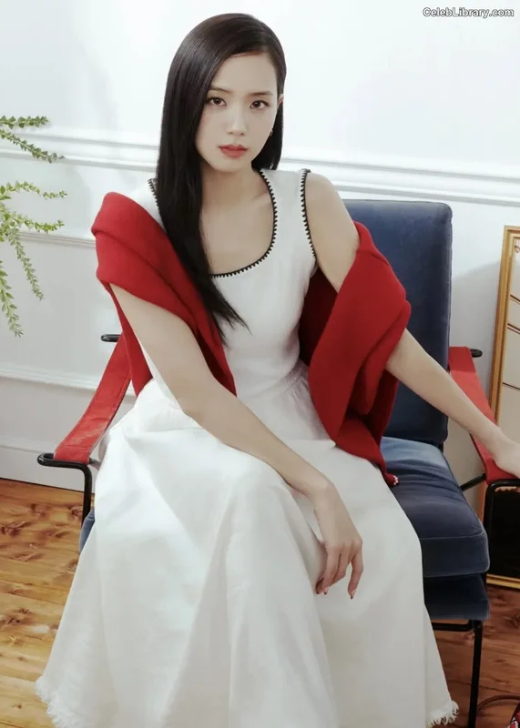 Jisoo  - BLΛƆKPIИK ( BLACKPINK ) photo 1 of 2451