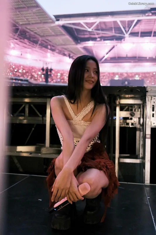 Jisoo  - BLΛƆKPIИK ( BLACKPINK ) photo 13 of 2451