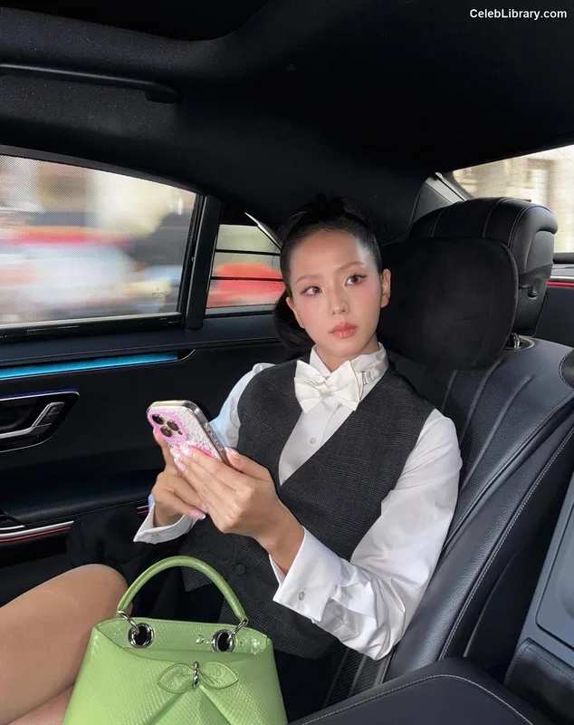 Jisoo  - BLΛƆKPIИK ( BLACKPINK ) photo 17 of 2451