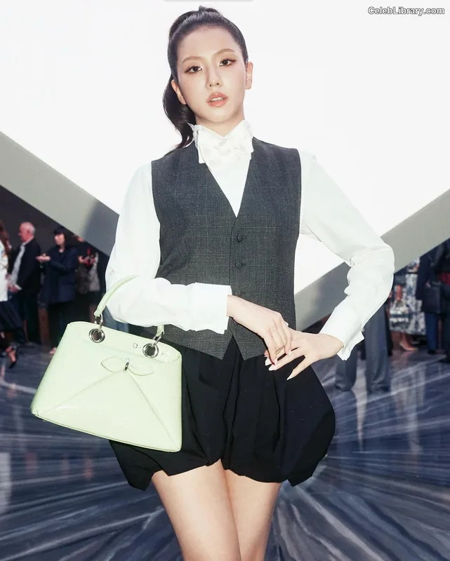 Jisoo  - BLΛƆKPIИK ( BLACKPINK ) photo 20 of 2451