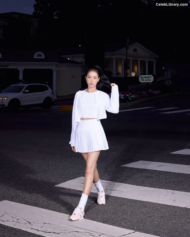 Jisoo  - BLΛƆKPIИK ( BLACKPINK ) photo 1 of 2451