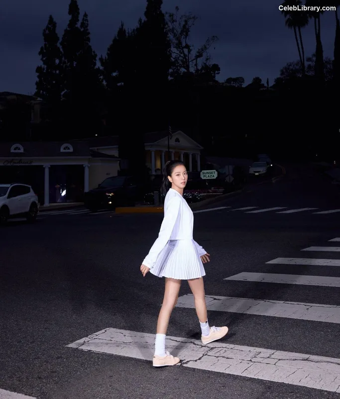 Jisoo  - BLΛƆKPIИK ( BLACKPINK ) photo 2 of 2451