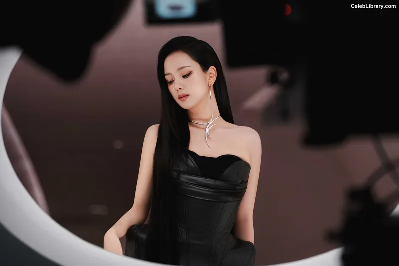 Jisoo  - BLΛƆKPIИK ( BLACKPINK ) photo 1 of 2451