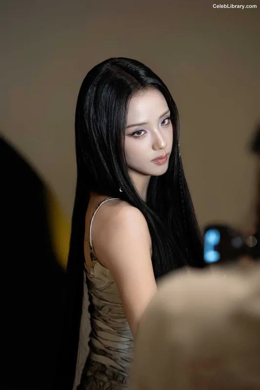 Jisoo  - BLΛƆKPIИK ( BLACKPINK ) photo 5 of 2451