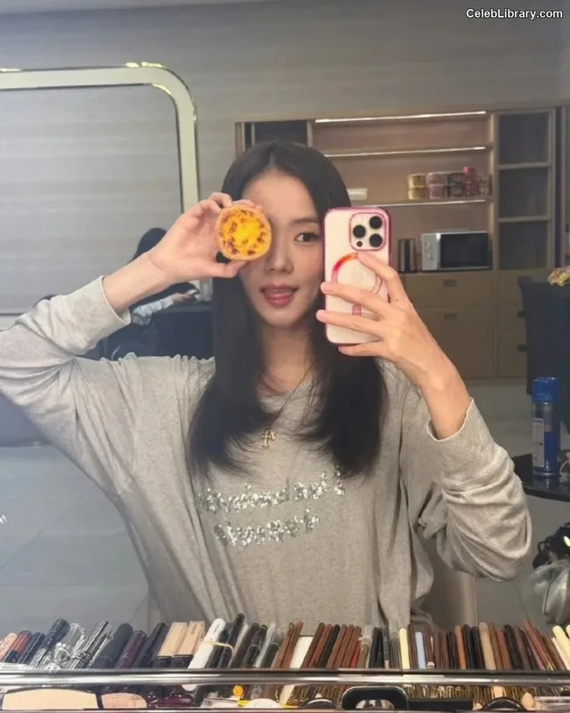 Jisoo  - BLΛƆKPIИK ( BLACKPINK ) photo 8 of 2451