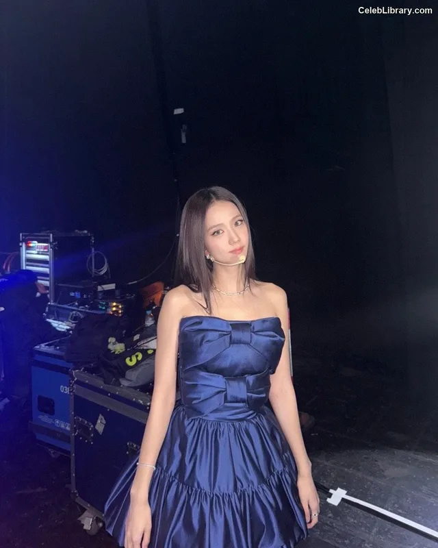 Jisoo  - BLΛƆKPIИK ( BLACKPINK ) photo 1 of 2451