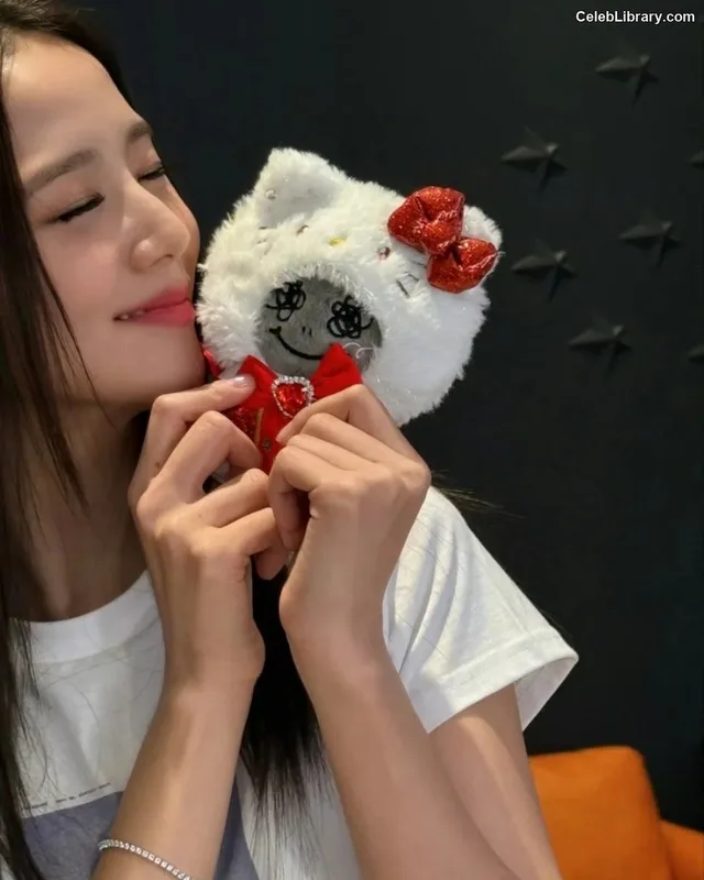 Jisoo  - BLΛƆKPIИK ( BLACKPINK ) photo 5 of 2451