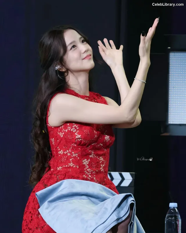 Jisoo  - BLΛƆKPIИK ( BLACKPINK ) photo 19 of 2451