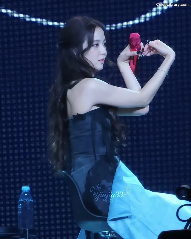 Jisoo  - BLΛƆKPIИK ( BLACKPINK ) photo 1 of 2451