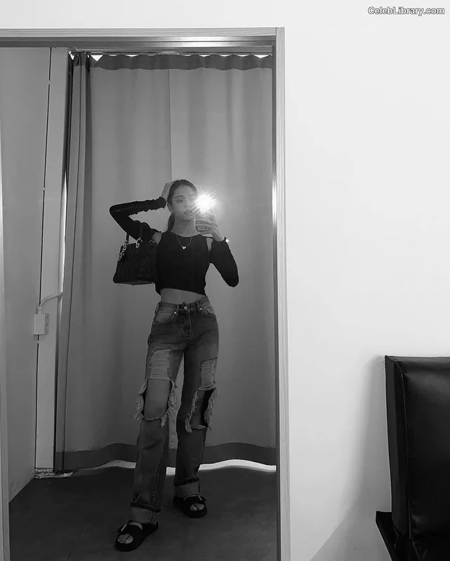 Jisoo  - BLΛƆKPIИK ( BLACKPINK ) photo 9 of 2451