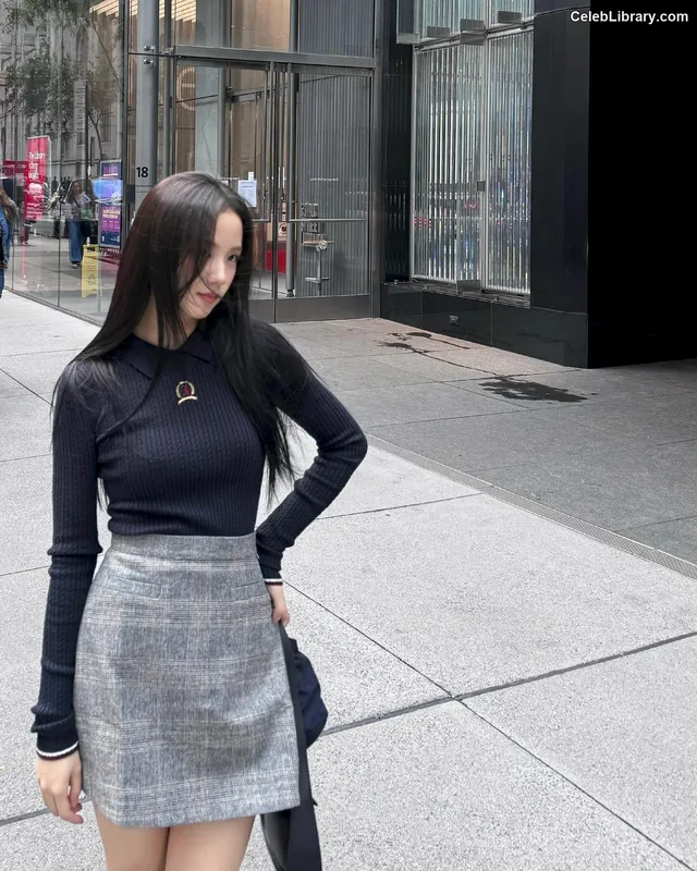Jisoo  - BLΛƆKPIИK ( BLACKPINK ) photo 21 of 2451