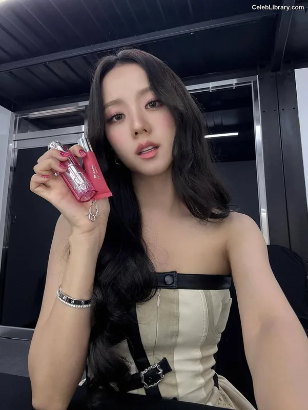 Jisoo - BLΛƆKPIИK ( BLACKPINK ) photo 3 of 2451
