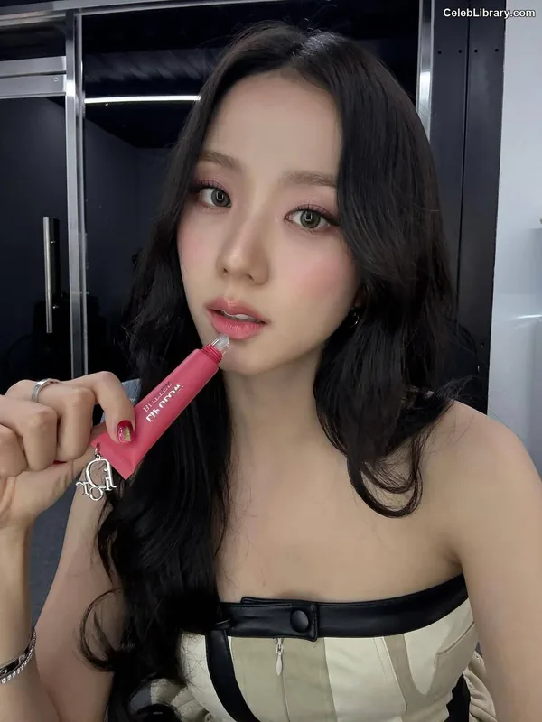 Jisoo - BLΛƆKPIИK ( BLACKPINK ) photo 7 of 2451