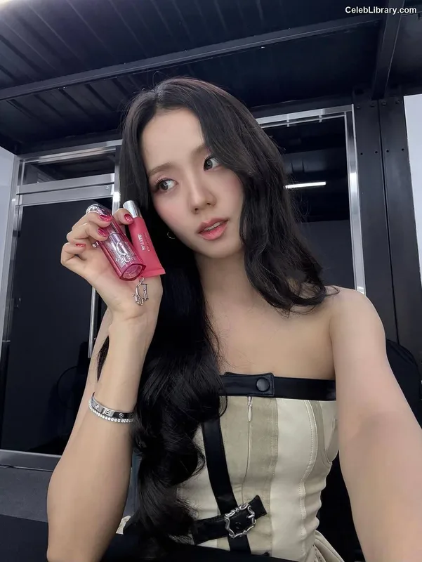 Jisoo - BLΛƆKPIИK ( BLACKPINK ) photo 11 of 2451