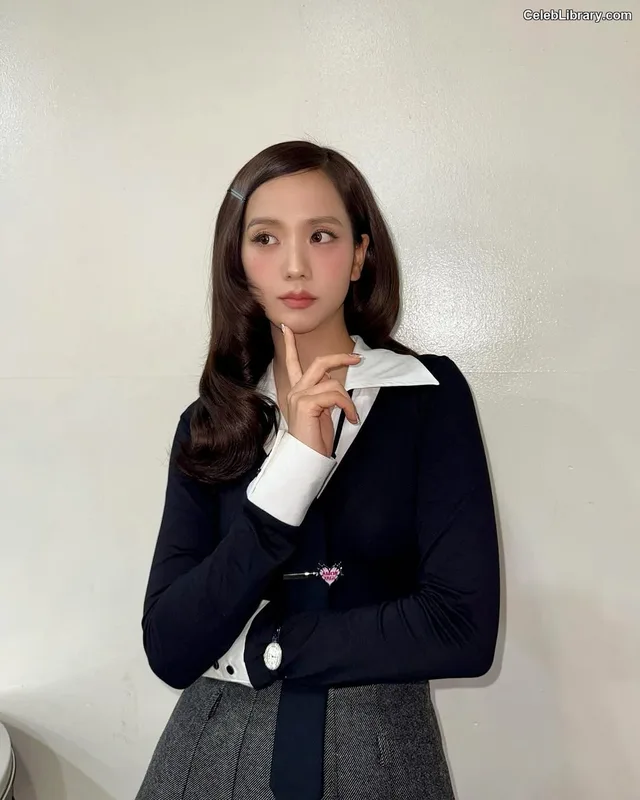 Jisoo - BLΛƆKPIИK ( BLACKPINK ) photo 3 of 2451