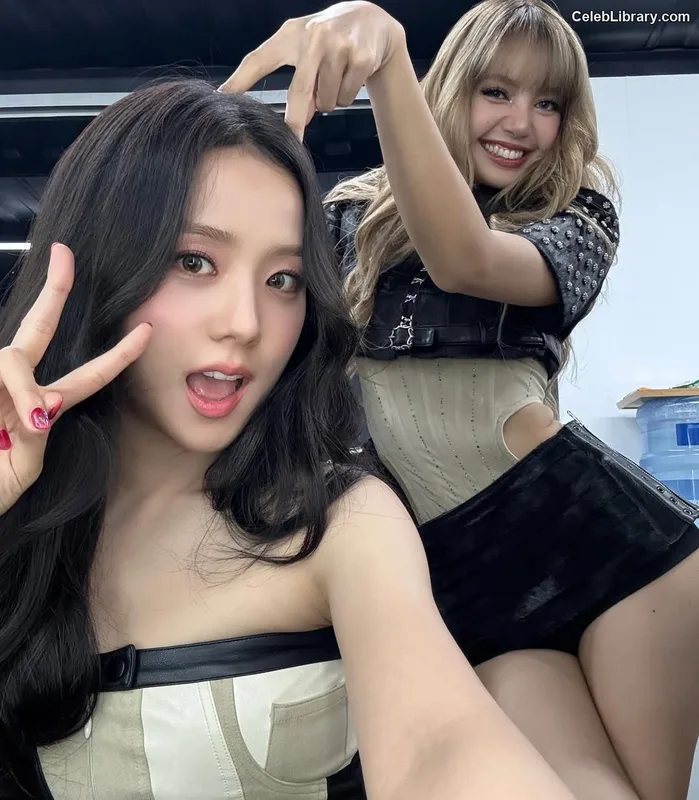 Jisoo - BLΛƆKPIИK ( BLACKPINK ) photo 13 of 2451