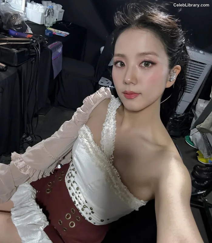 Jisoo - BLΛƆKPIИK ( BLACKPINK ) photo 14 of 2451