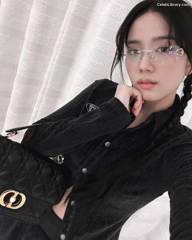 Jisoo - BLΛƆKPIИK ( BLACKPINK ) photo 19 of 2451