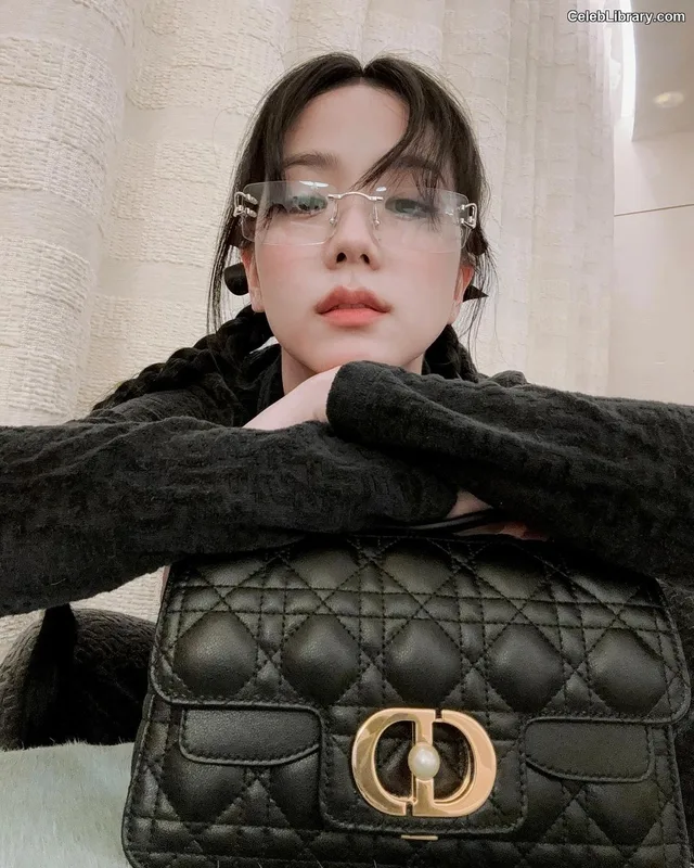 Jisoo - BLΛƆKPIИK ( BLACKPINK ) photo 20 of 2451